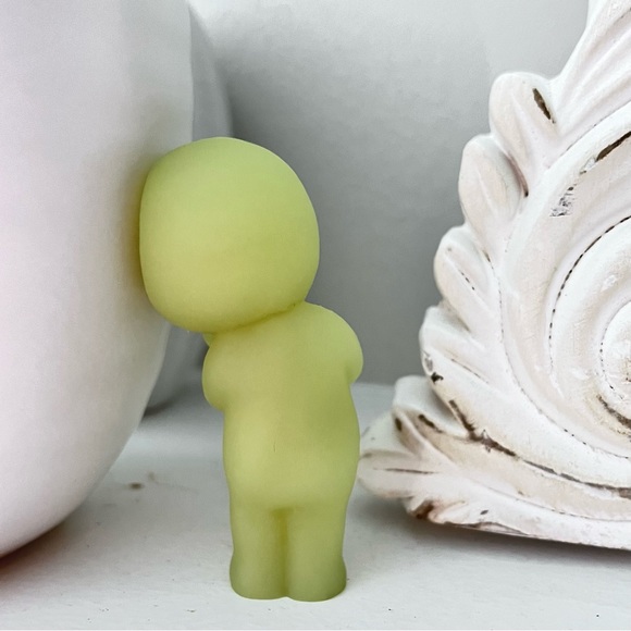 Smiski Living Series- Thinking Figure - Picture 2 of 5